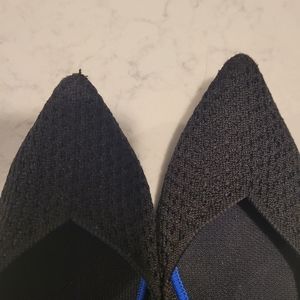 Rothys black honeycomb points